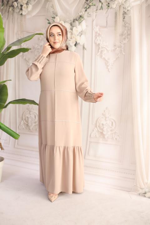 7310 CODE ROCK MIT GEWELLTEN ÄRMELN KLEID MIT PERLENMUSTER