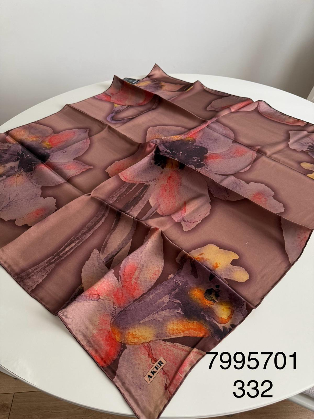 7995701/332 كود aker renkli̇ saf i̇pek eşarp