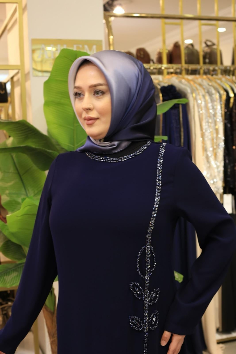 8829 KOD NİHAL İŞLEMELİ ELBİSE