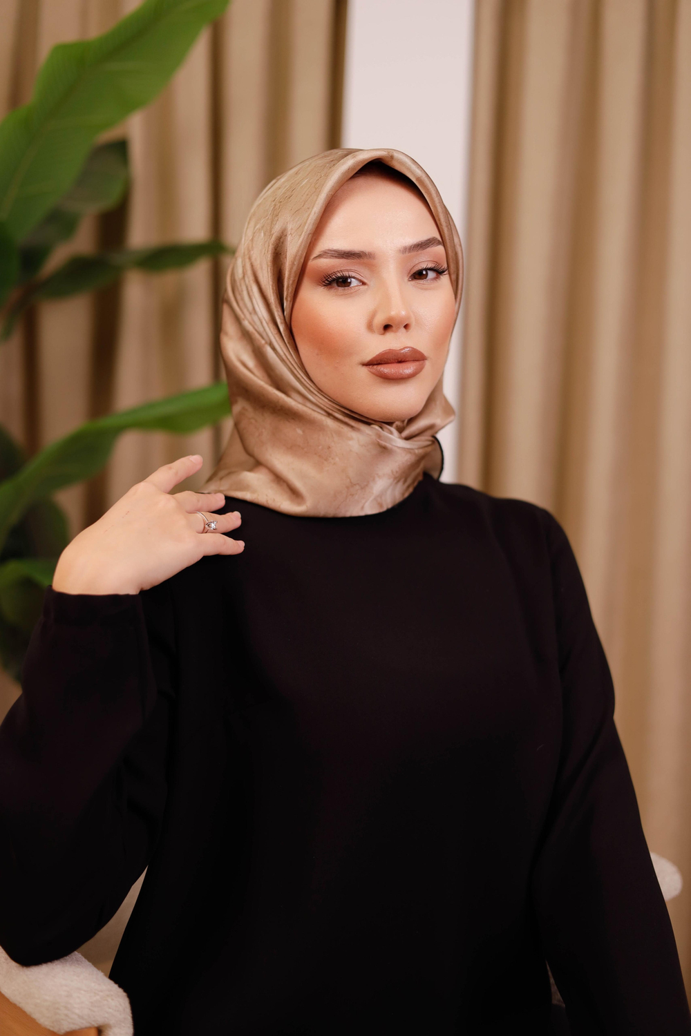 8974701/314 CODE DE LENTREPRISE DESENLİ AKER SAF İPEK EŞARP
