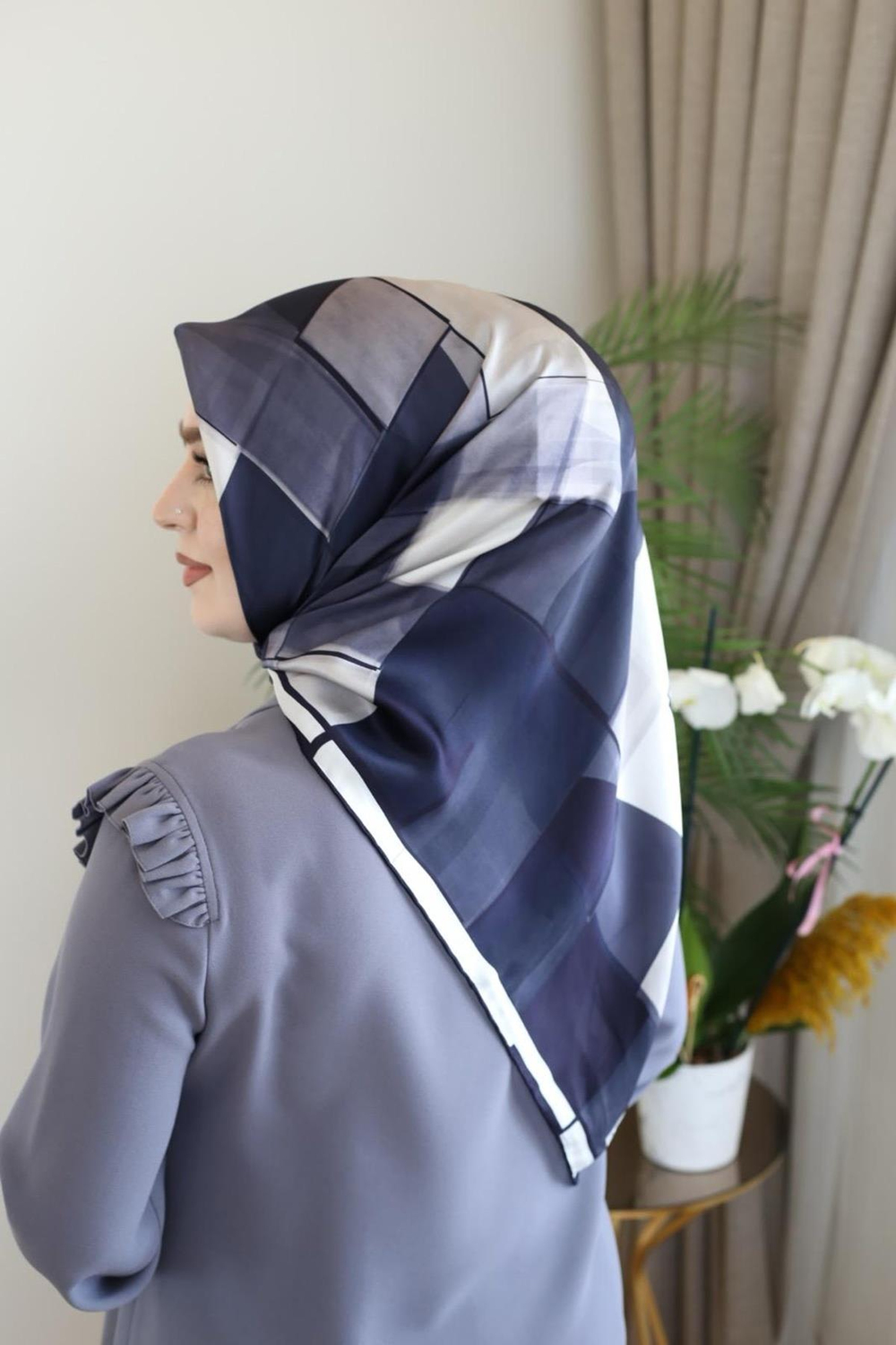 8990701/321 CODE GEOMETRİK DESENLİ AKER SAF İPEK EŞARP