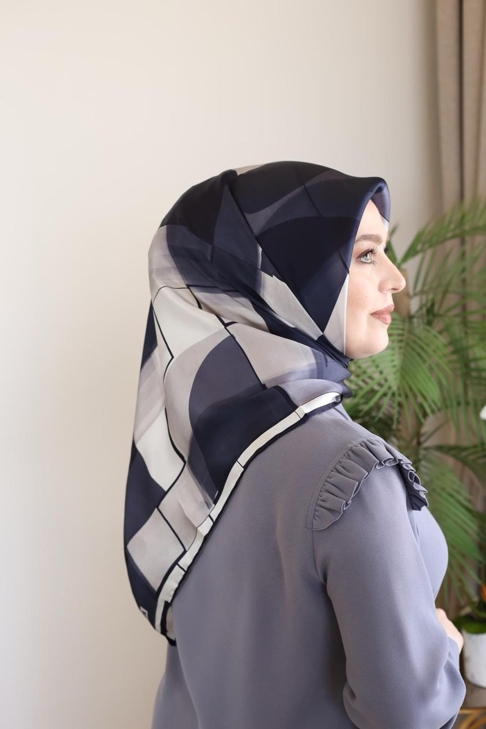 8990701/321 CODE GEOMETRİK DESENLİ AKER SAF İPEK EŞARP