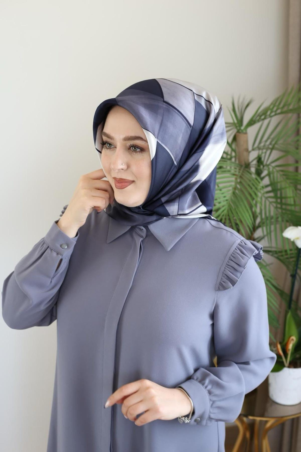 8990701/321 CODE GEOMETRİK DESENLİ AKER SAF İPEK EŞARP