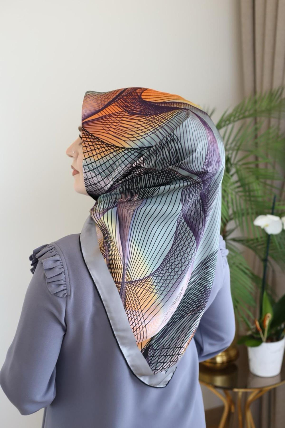 9027230/311 kod firça desenli̇ pi̇erre cardi̇n saf i̇pek eşarp