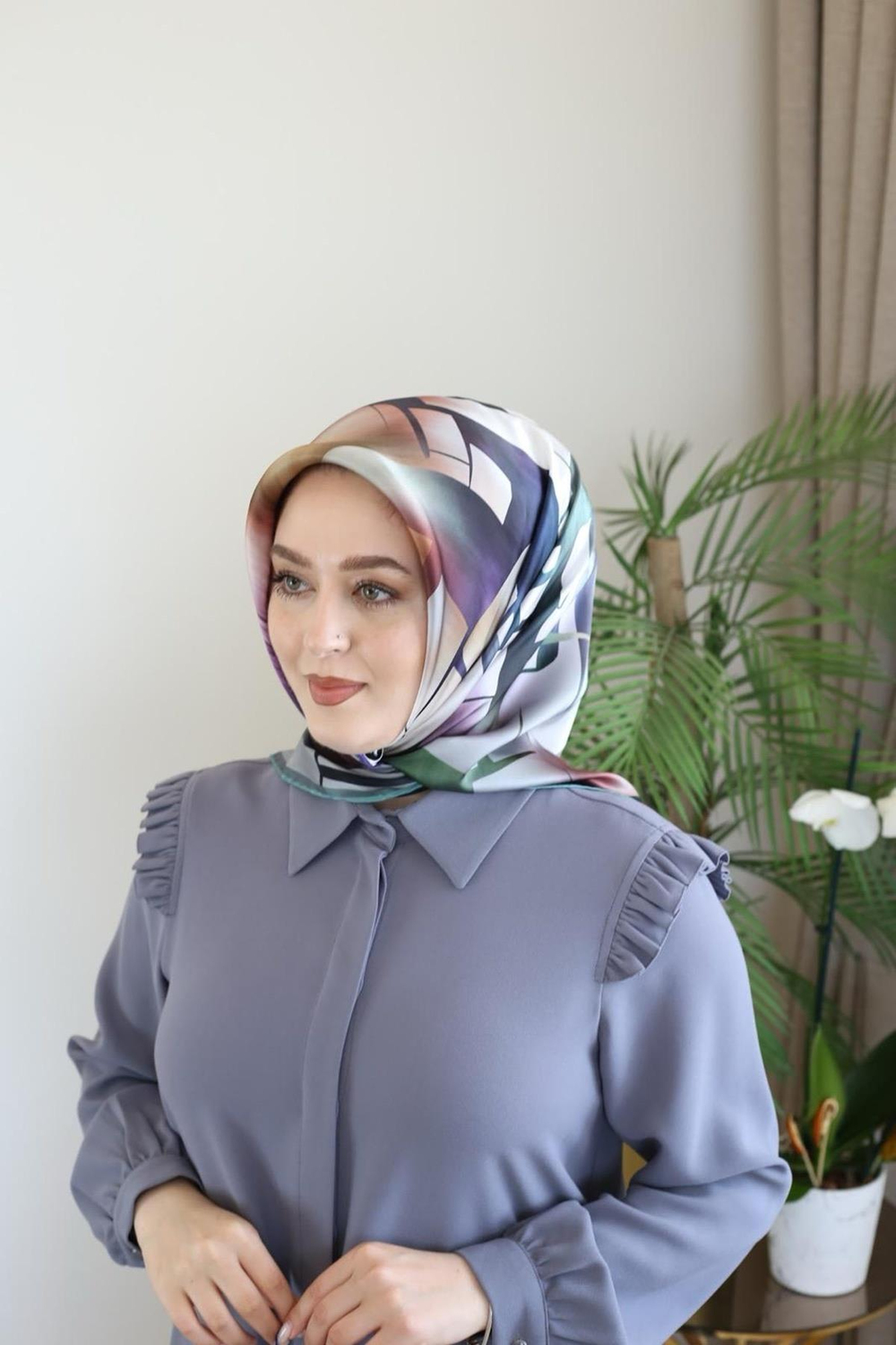 9044230/352 CODE GEOMETRİK DESENLİ PİERRE CARDİN SAF İPEK EŞARP