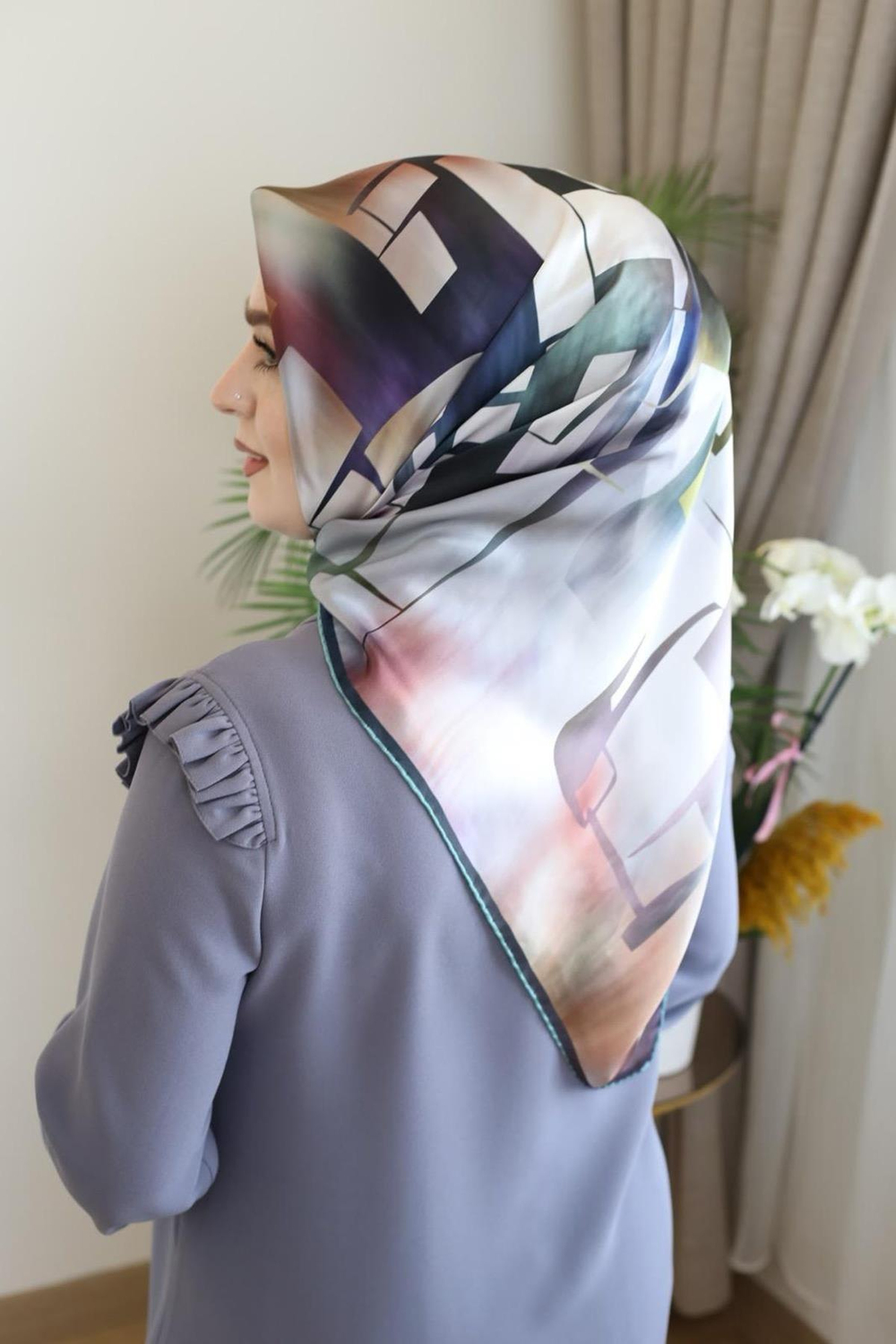 9044230/352 CODE GEOMETRİK DESENLİ PİERRE CARDİN SAF İPEK EŞARP