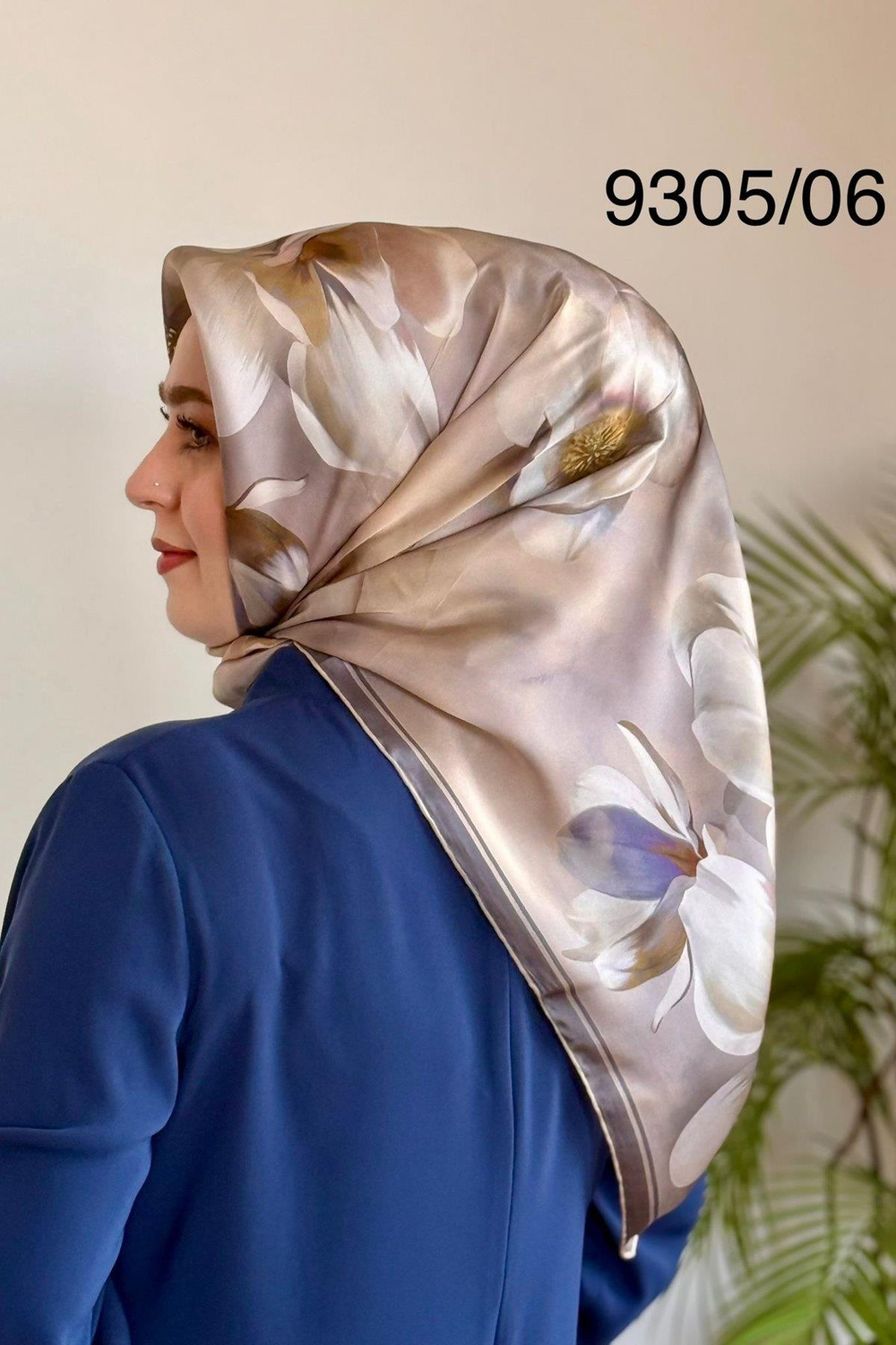 9305/06 كود 9305/06 وشاح من الحرير الخالص المزخرف بالزهور