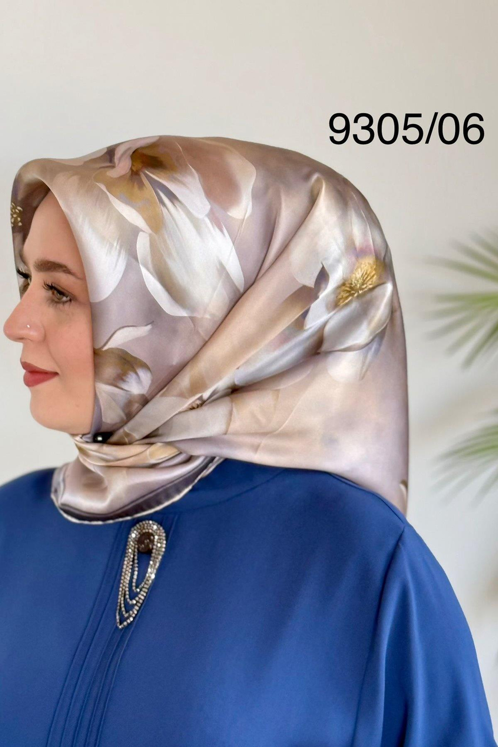 9305/06 كود 9305/06 وشاح من الحرير الخالص المزخرف بالزهور