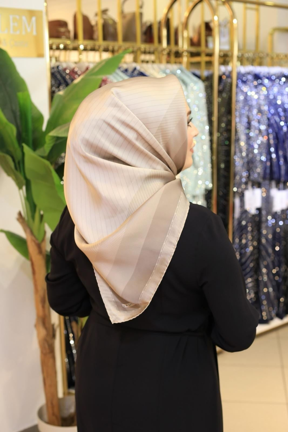 9526/82 KOD ÇİZGİ DESEN ARMİNE SAF İPEK EŞARP