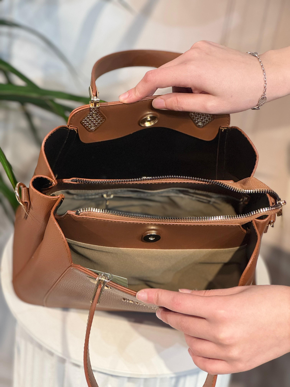 954 CODE SAC AHLEM EN CUIR DÉTAILLÉ