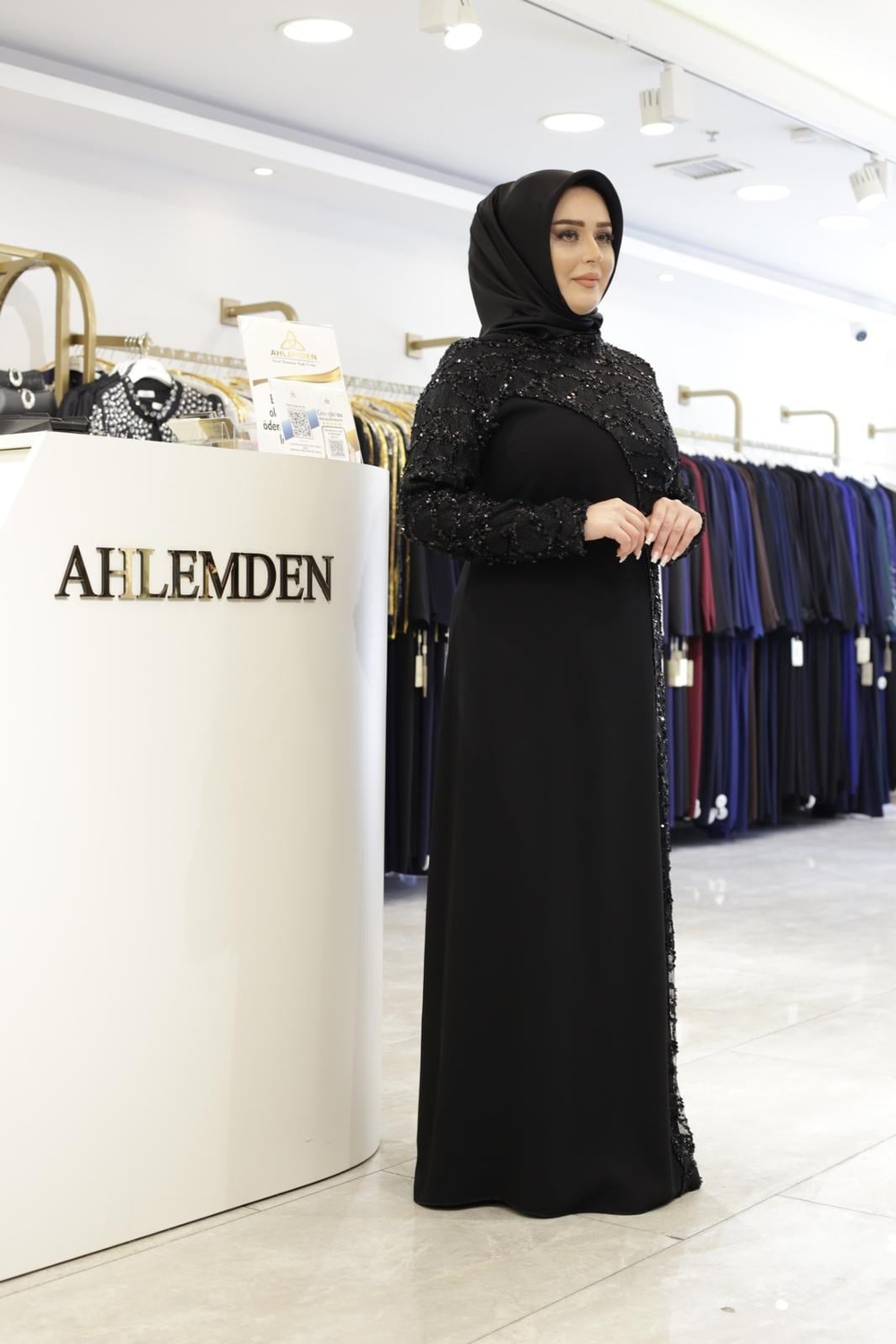 3185 KOD KENDİNDEN PUL DETAYLI ELBİSE