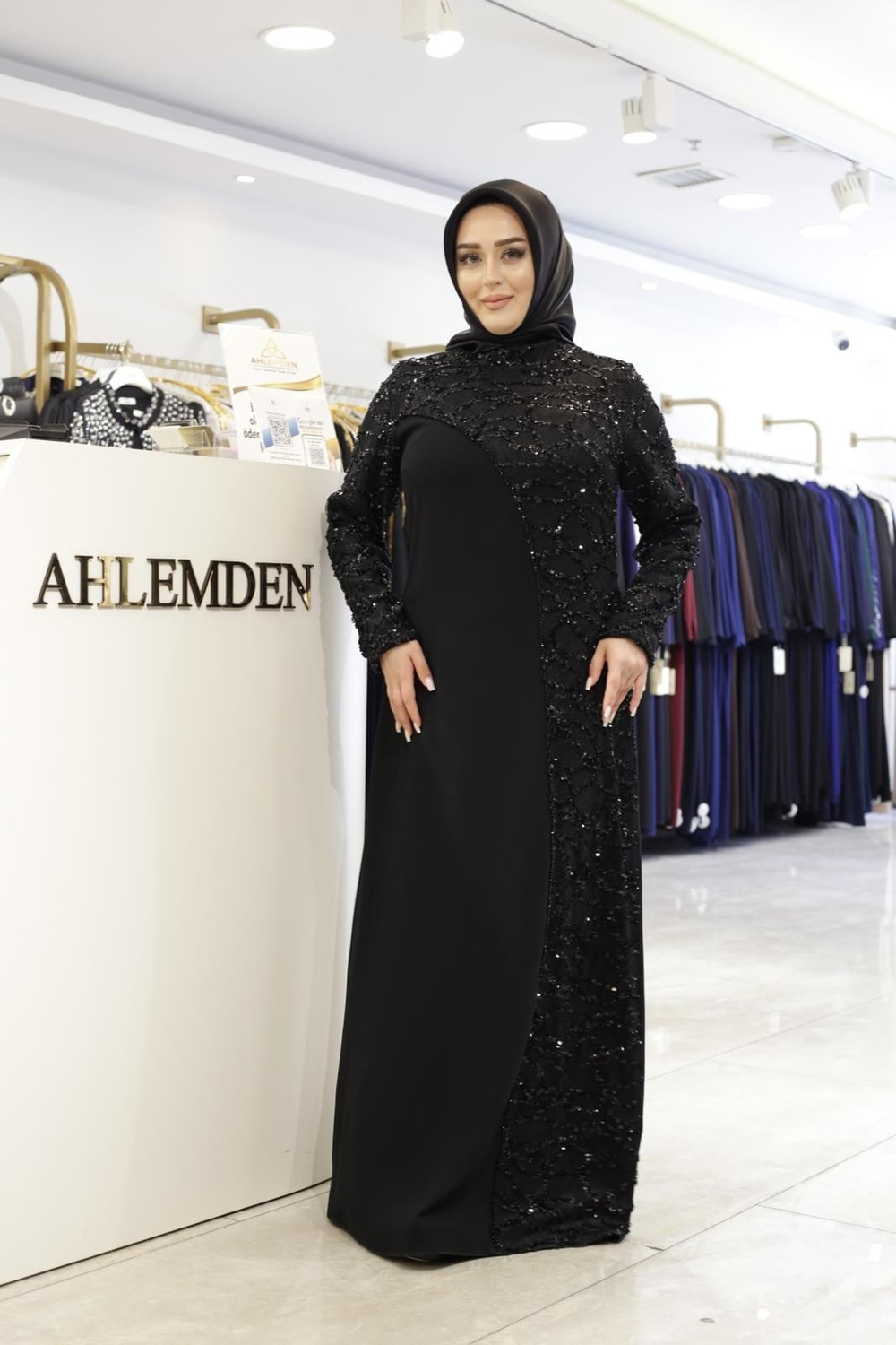 3185 KOD KENDİNDEN PUL DETAYLI ELBİSE