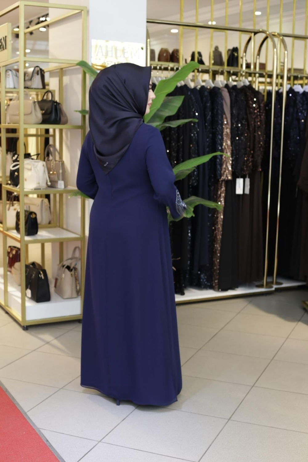 8900 KOD ÖZGE TAŞLI ELBİSE