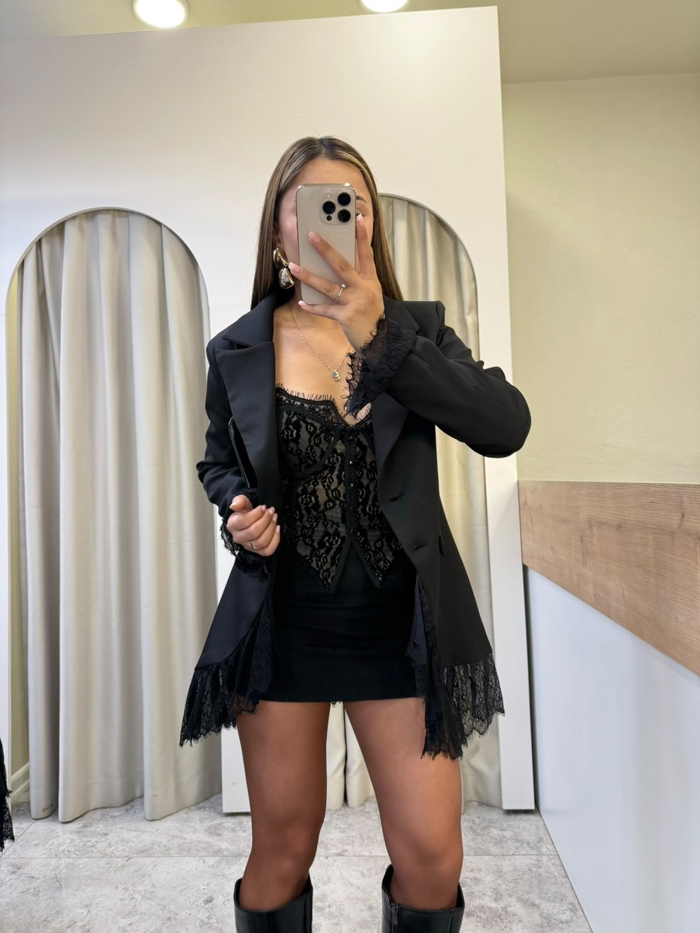 Elow Siyah Dantel Detaylı Blazer Ceket
