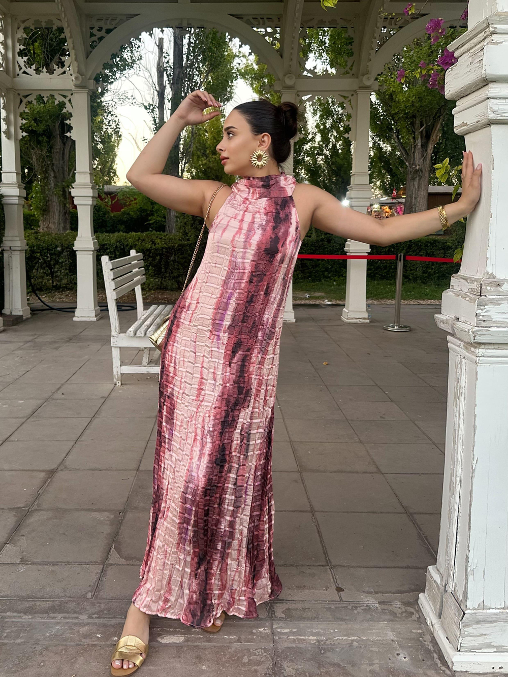 Halter Yaka Kıraşlı Elbise-Pembe