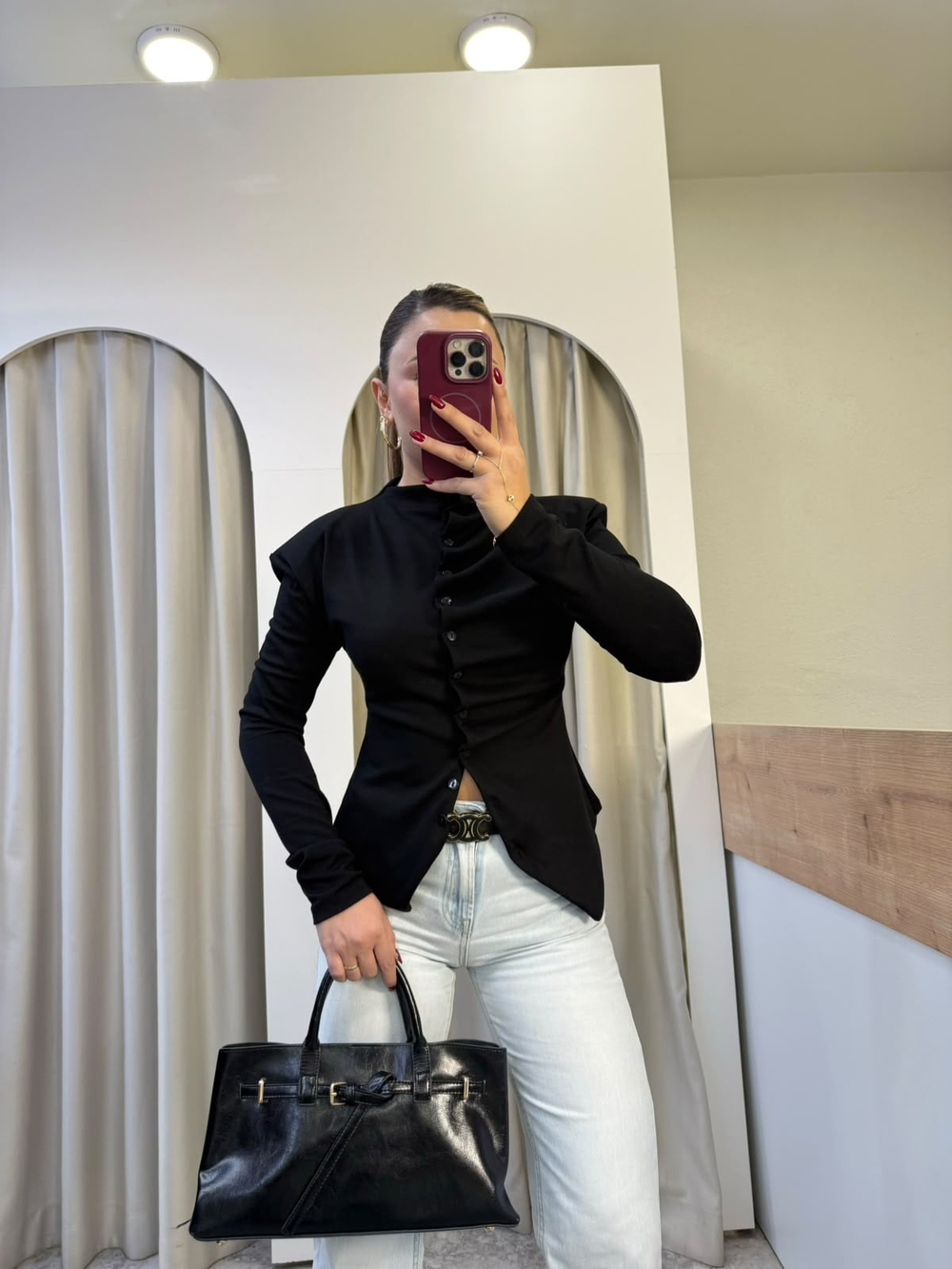Jura Siyah Vatkalı Önü Drape Düğmeli Bluz