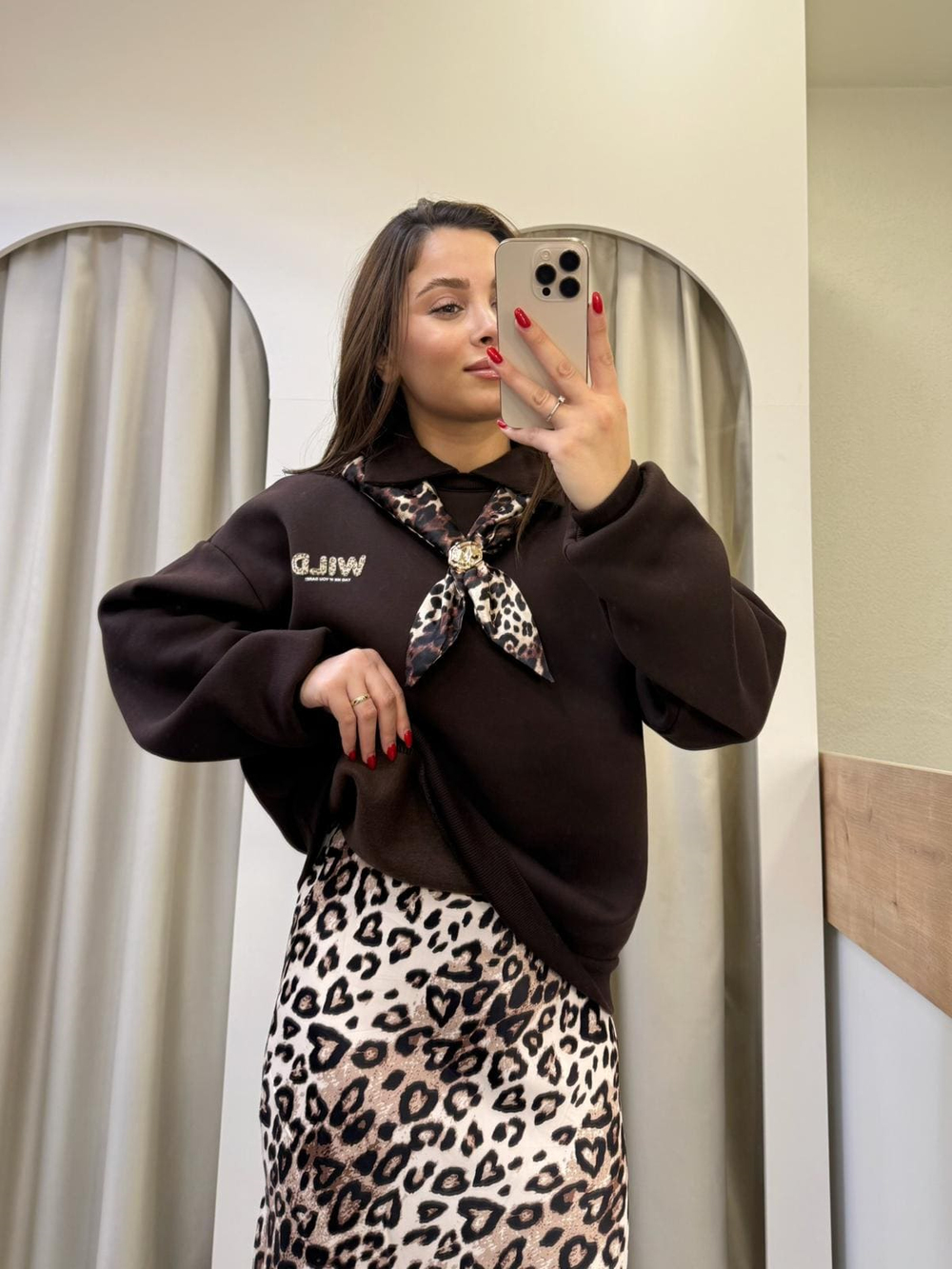 Lessa Leopar Fularlı Sweatshirt