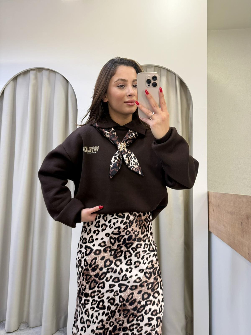 Lessa Leopar Fularlı Sweatshirt