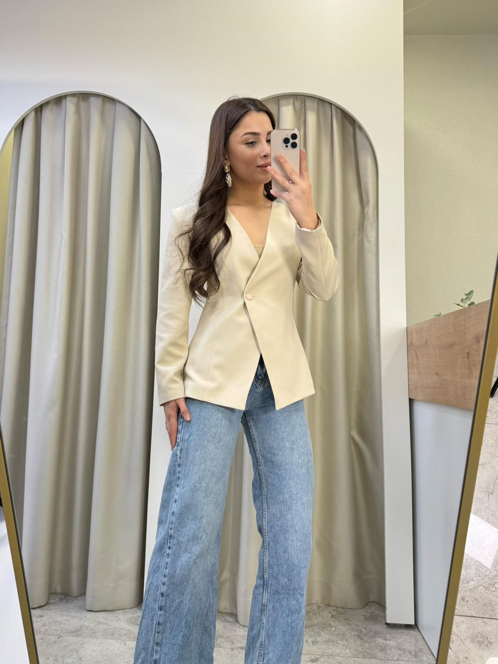 Meysi Belden Oturtmalı Vatkalı Blazer Krem