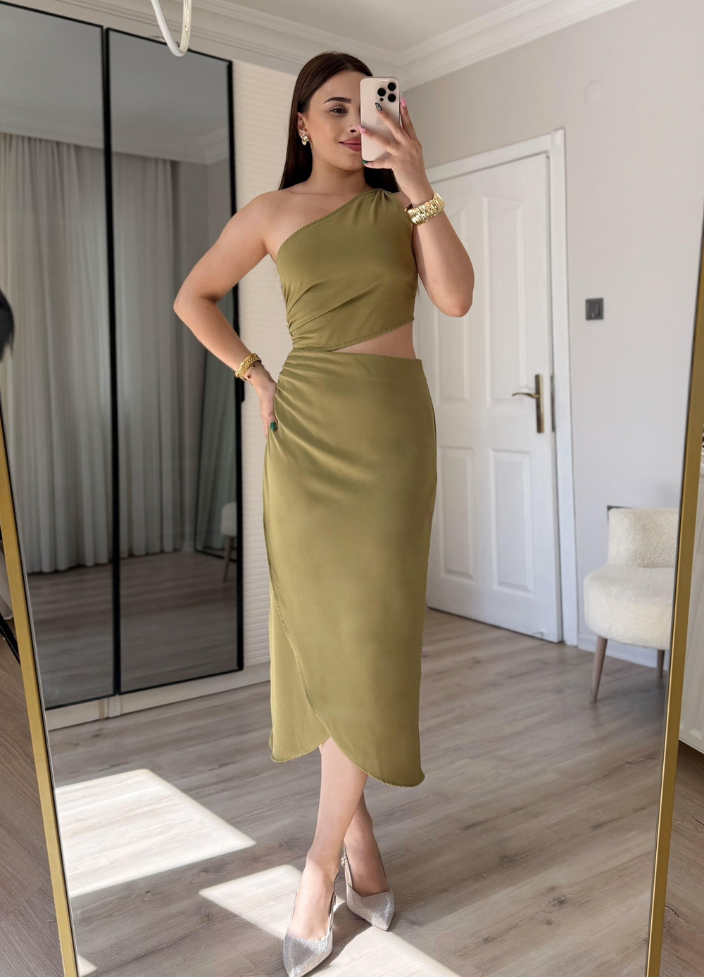 Yeşil Tek Omuz Gold Toka Detaylı Elbise
