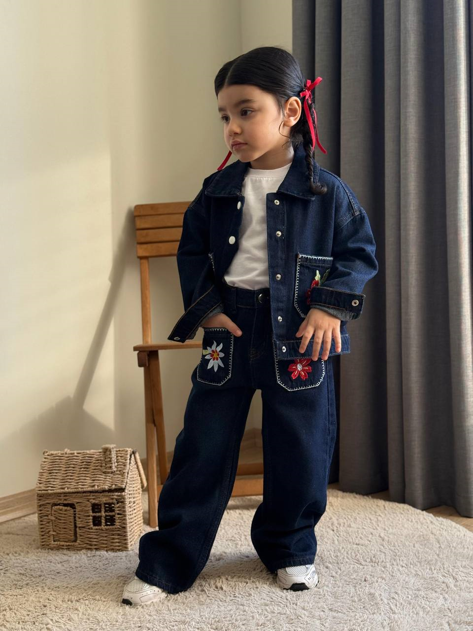 Çiçek Nakışlı Kot Ceket ,Pantolon ve Tshirt 3 'lü Kız Çocuk Bayramlık Takım 
