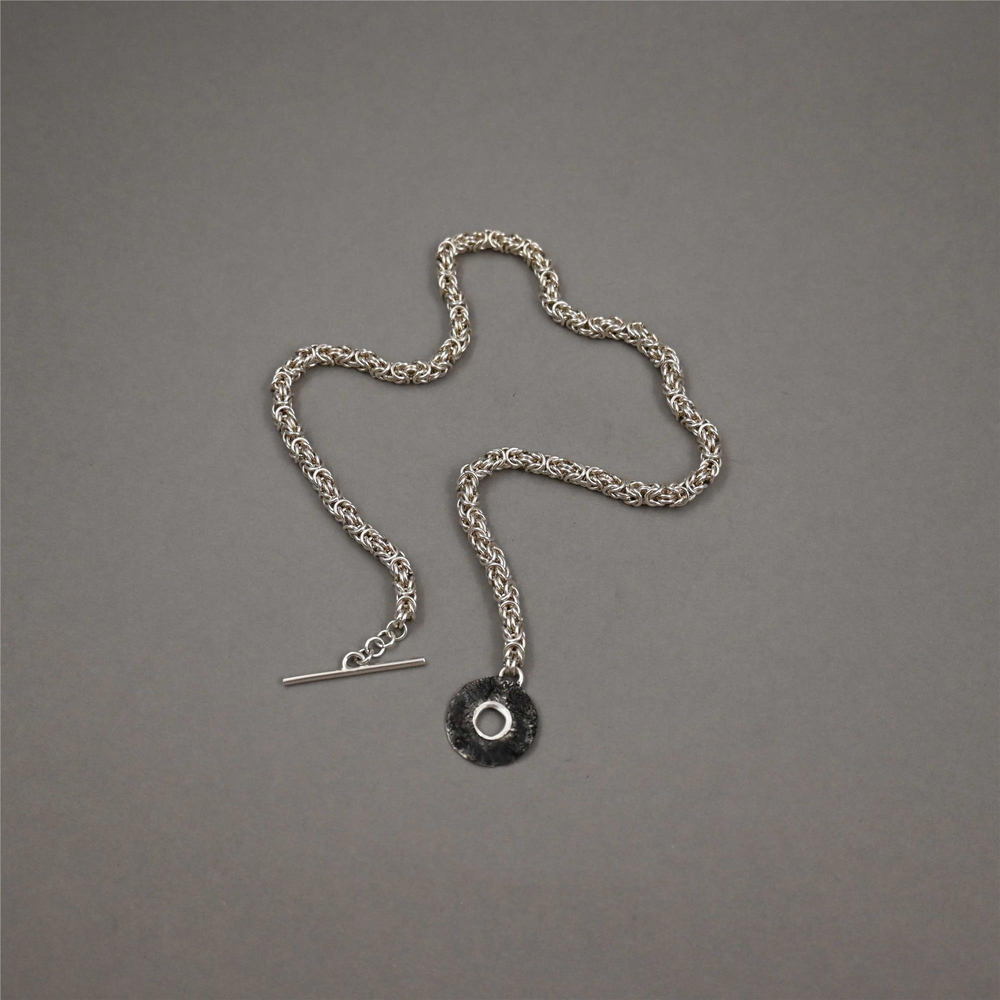HOLE CHOKER