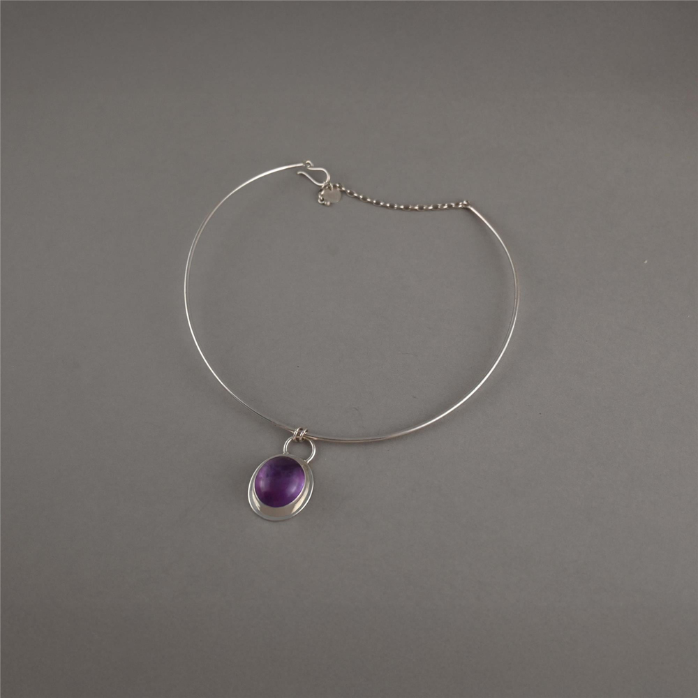 VIOLET ORBIT CHOKER