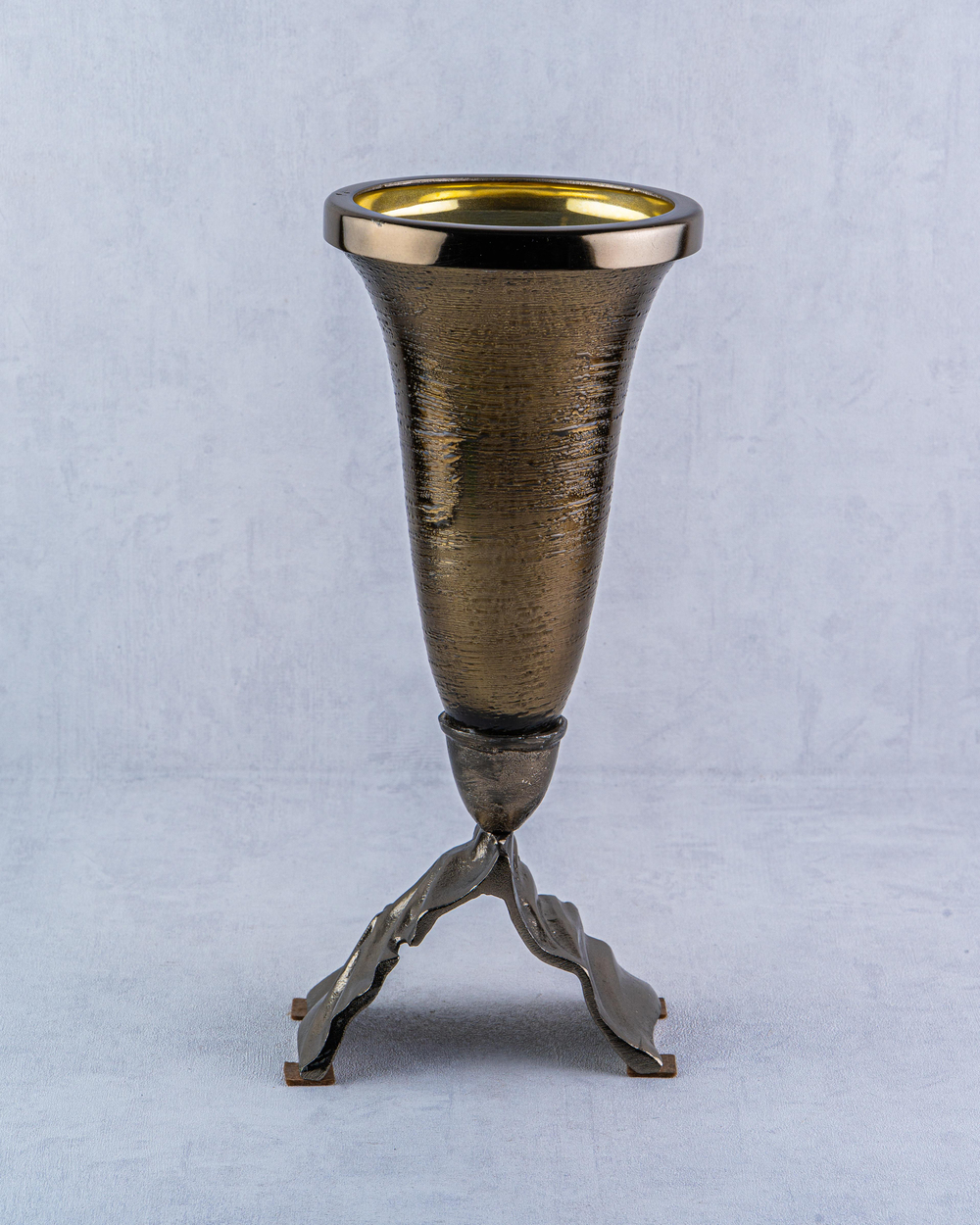 DekuvaAGED BRASS SMALL CONE VASELAMEDORE 1PNC-31915AB