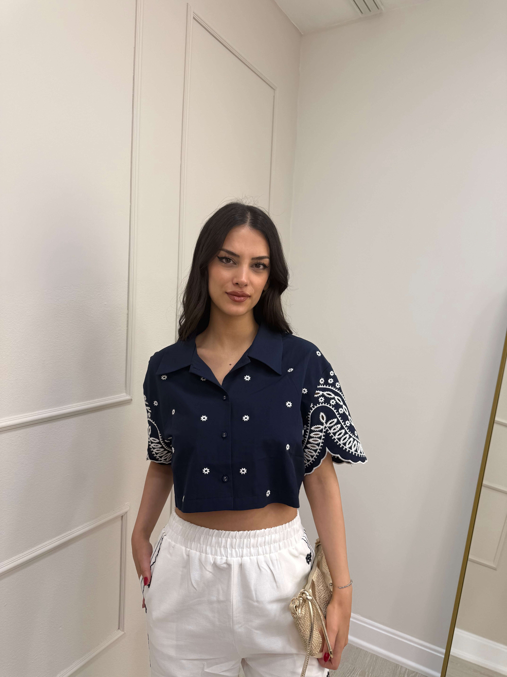 LACİVERT ÇİÇEK İŞLEMELİ CROP GÖMLEK