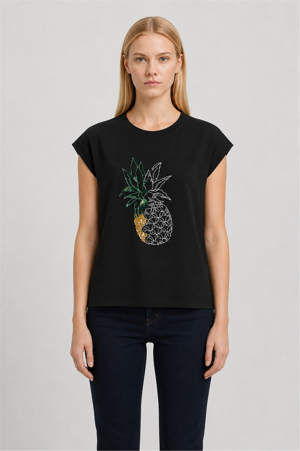 Siyah Ananas Baskılı Tişört