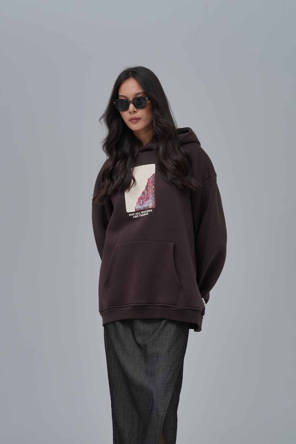 Not All Wounds Are Visible Oversize Sweatshirt Kadın Kahverengi
