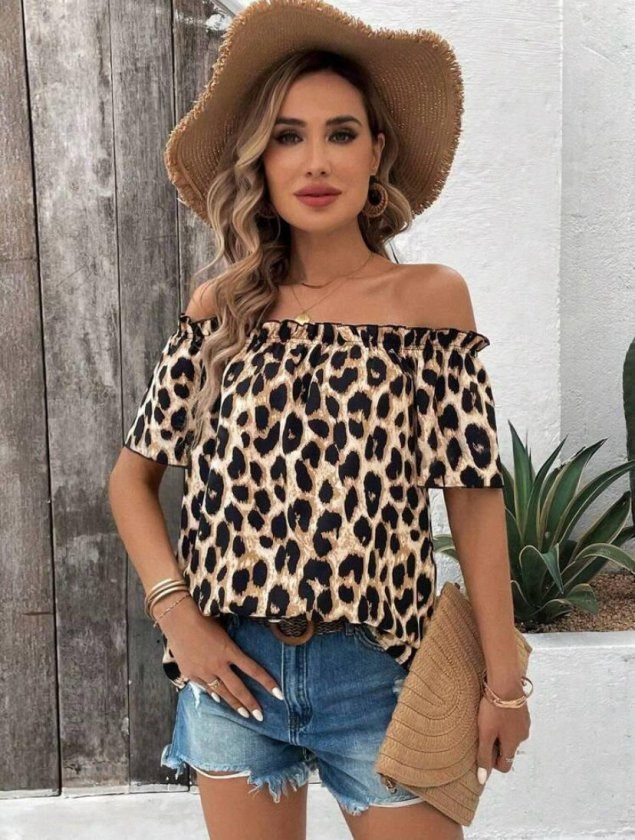 Kadın Madonna Yaka Fırfırlı Leopar Desenli Mikro Kumaş Bluz
