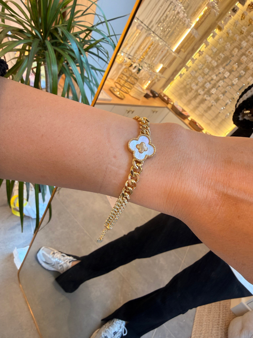 Gold Beyaz Mineli Yonca Modeli Bileklik