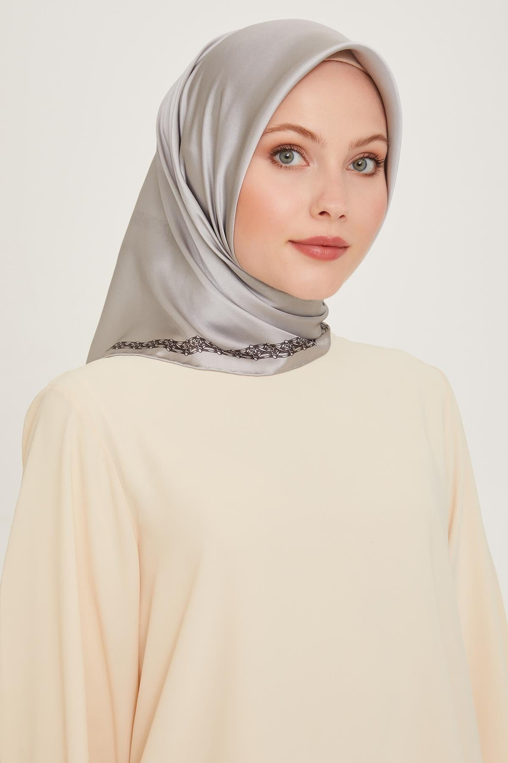 Armine İpek Eşarp 2025 Kış - 9260-04 Açık Gri Sura