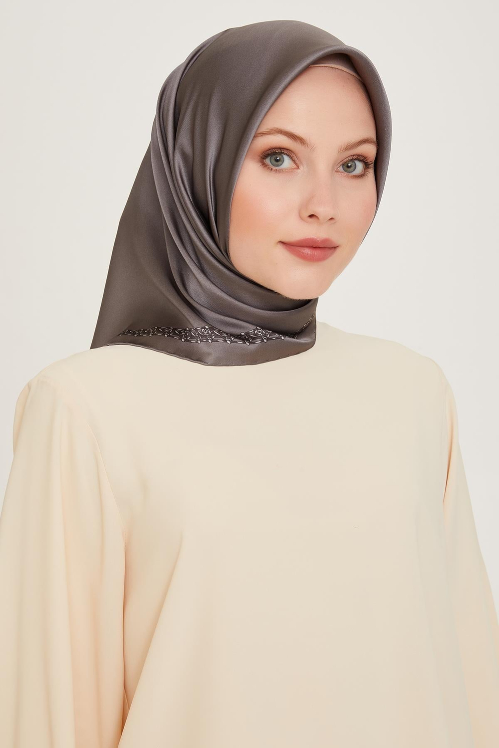 Armine İpek Eşarp 2025 Kış - 9260-32 Koyu Gri Sura