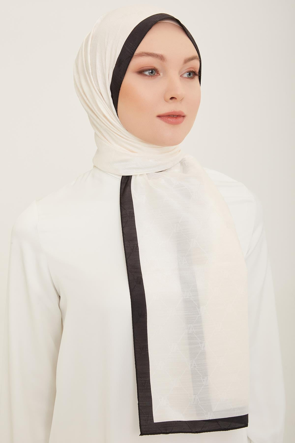 Armine Trend Monogram Şal - 2 - Krem Siyah 159