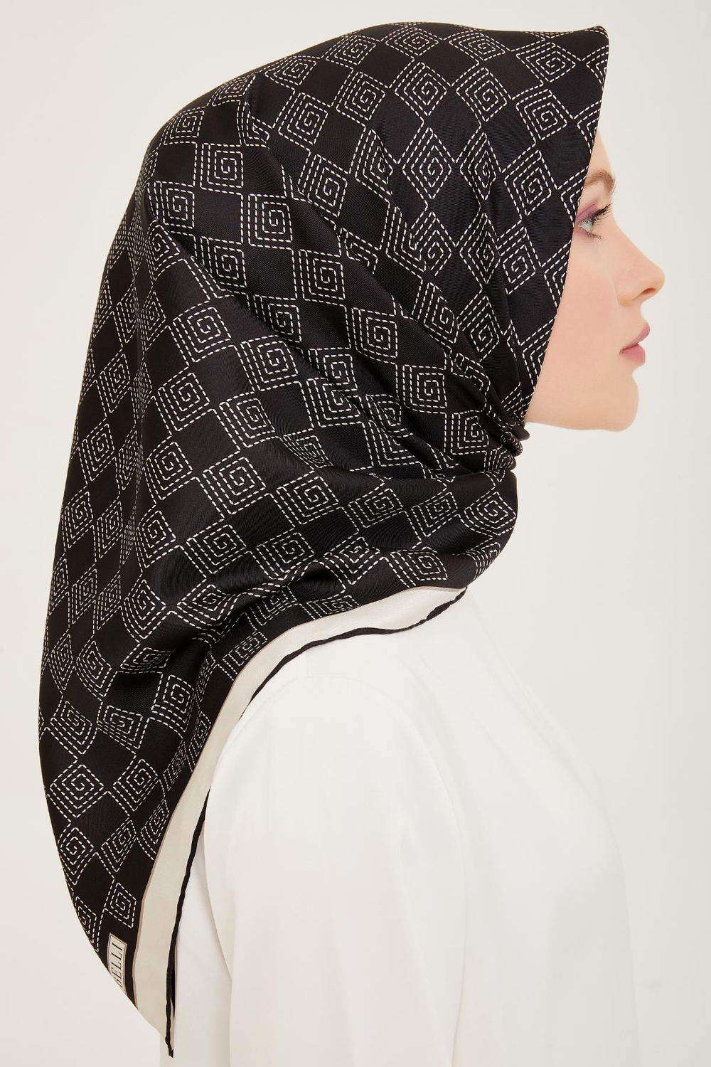 Belli İpek Eşarp - 4003-82 Siyah Twill