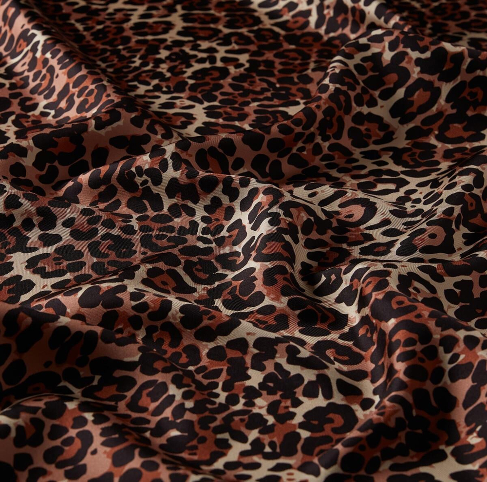 İpekevi Twill İpek Eşarp - Bordürlü Leopar Desenli - Fondöten