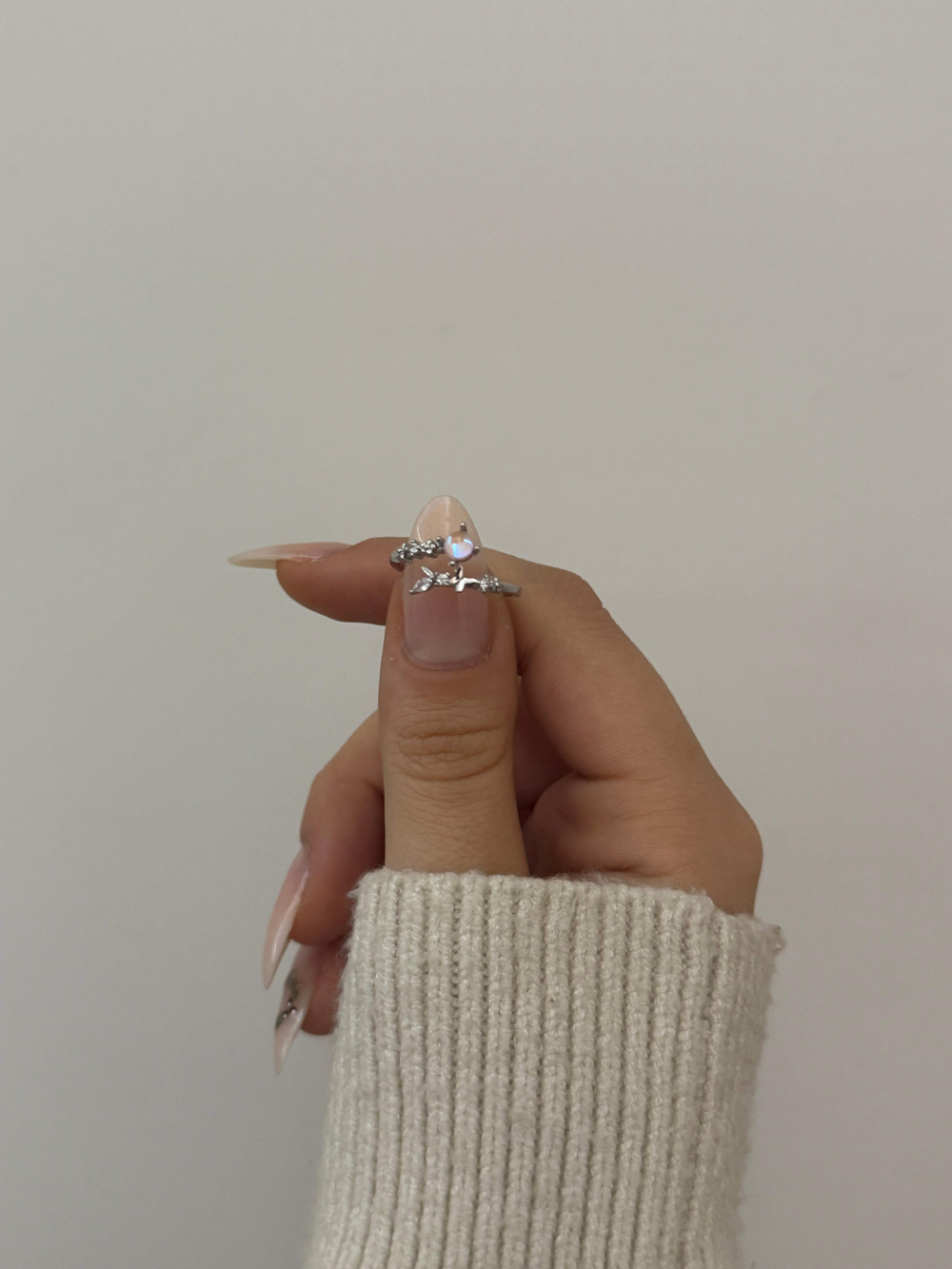 HOLOGRAM TAŞLI KELEBEK MODEL YÜZÜK