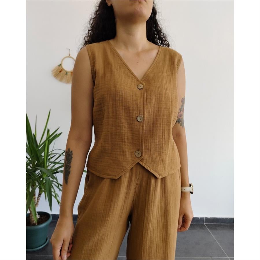 Müslin Düğmeli Camel Yelek
