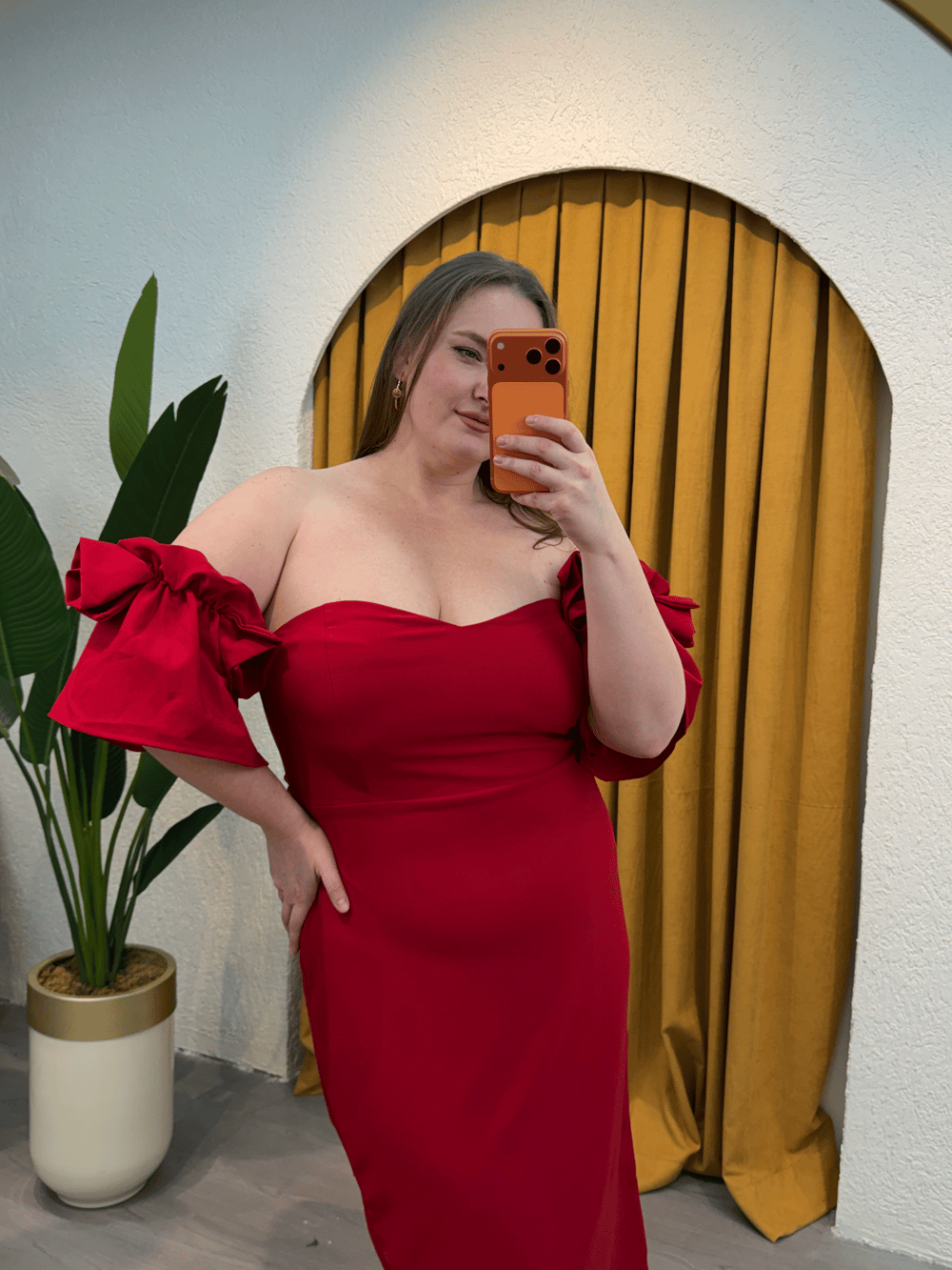 Gül Aksesuarlı Dokuma Astarlı Abiye Elbise - Kırmızı