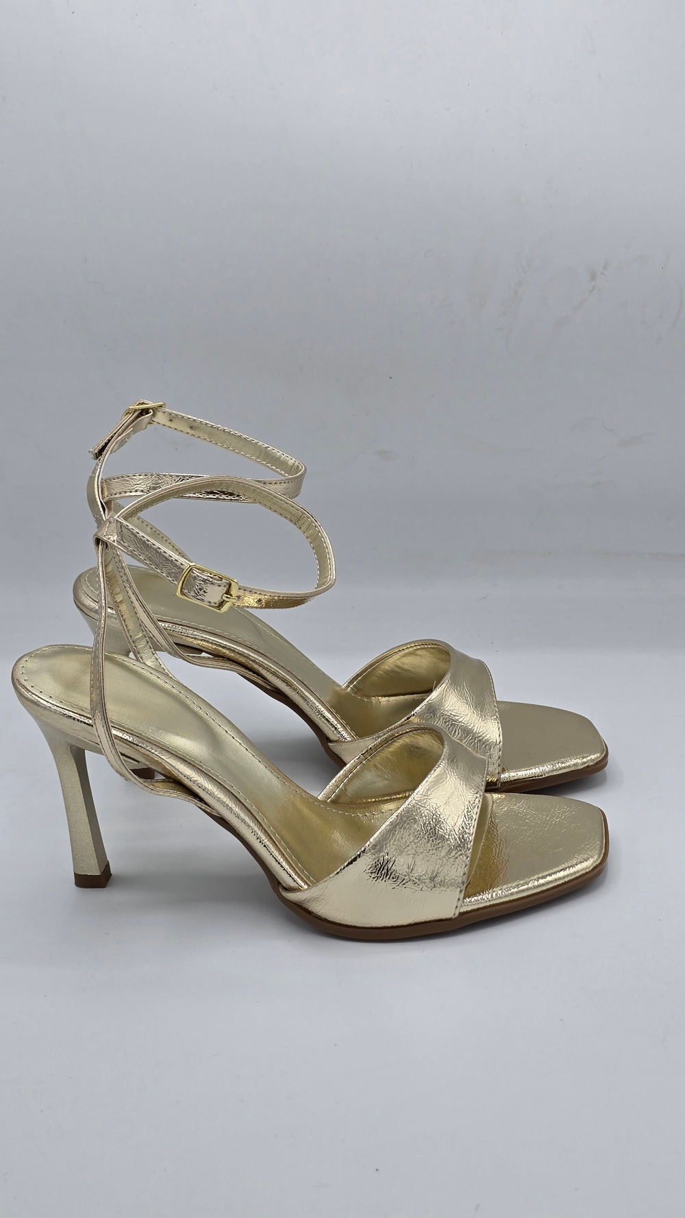 Luvestashoeseren Gold Bantlı Açık Burun İnce Topuk Şık Sandalet