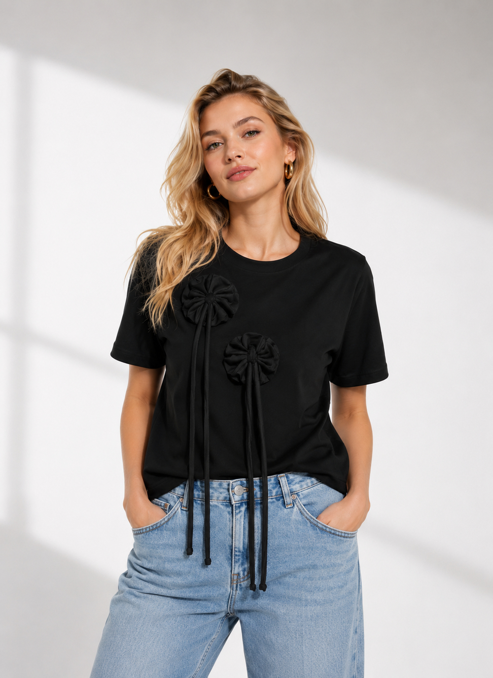 Balmior Siyah Çiçek Detaylı %100 Cotton Tasarım Tişört