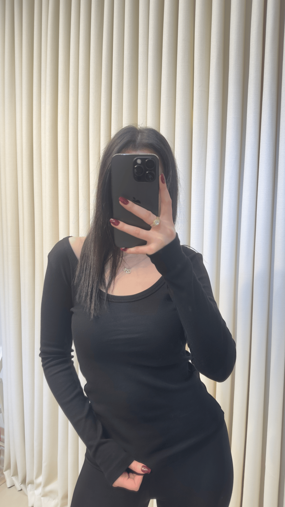 Geniş Yaka Siyah Uzun Kol Body