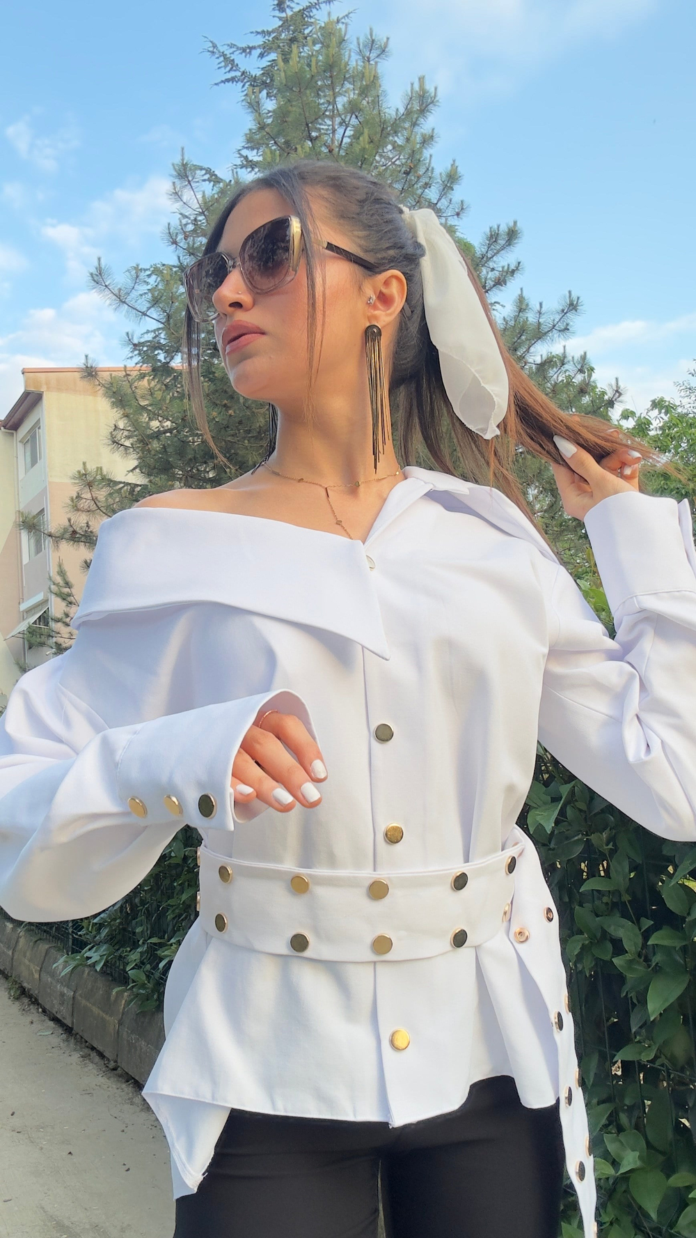 KEMER DETAYLI ASİMETRİK YAKA PREMIUM GÖMLEK - BEYAZ