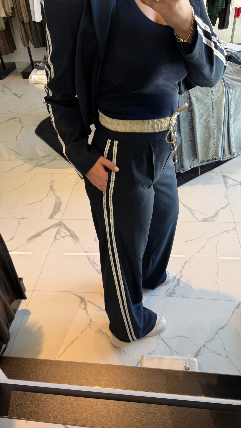 Şerit Detaylı Pantolon