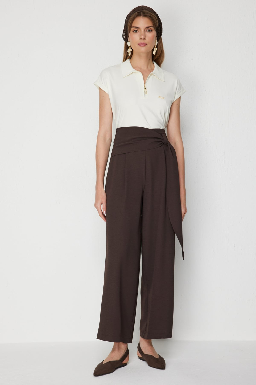 On Beli Fularlı Pile Detaylı Pantolon KAHVE