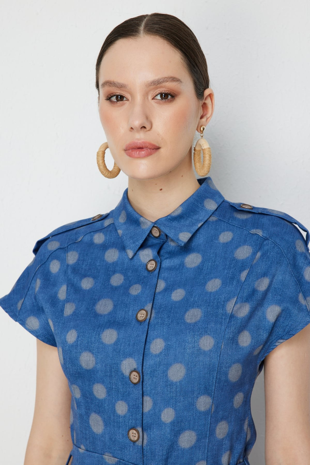 On Beli Kuşaklı Düğmeli Midi Elbise INDIGO