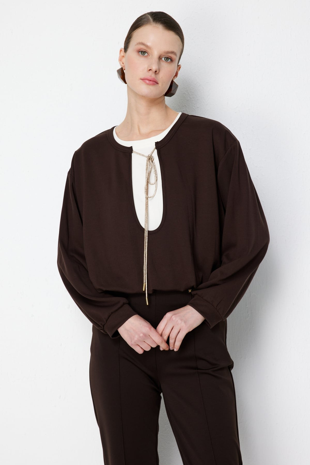 On Beli Lastikli Zincirli Crop Sweat KAHVE