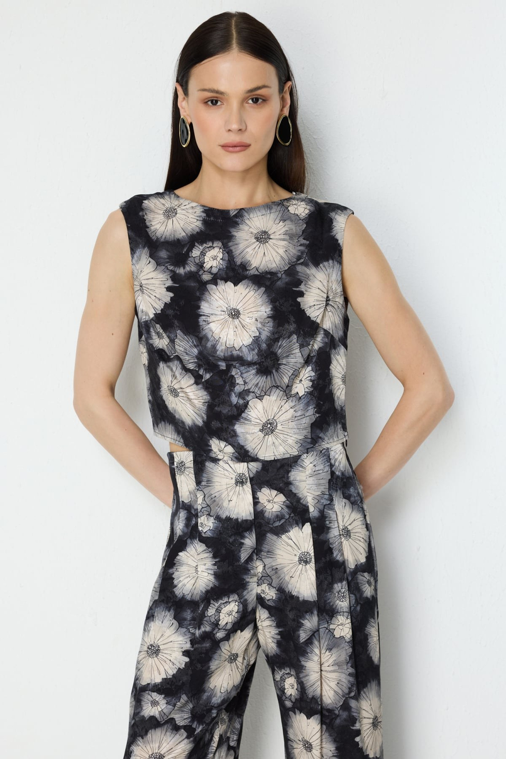 On Desenli Kolsuz Crop Bluz SIYAH